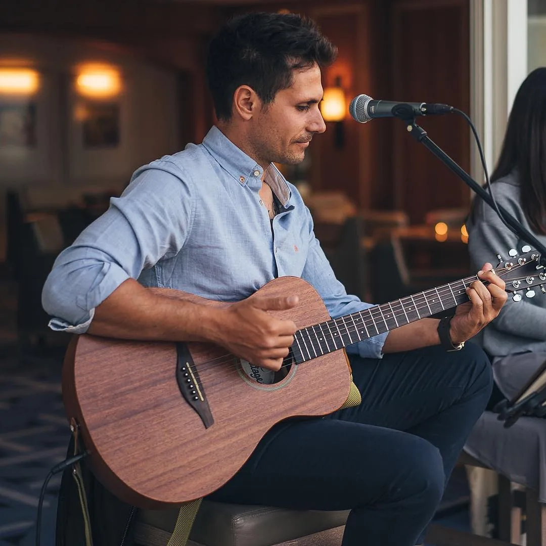 Stelios Antoniou performing live at luxury venue
