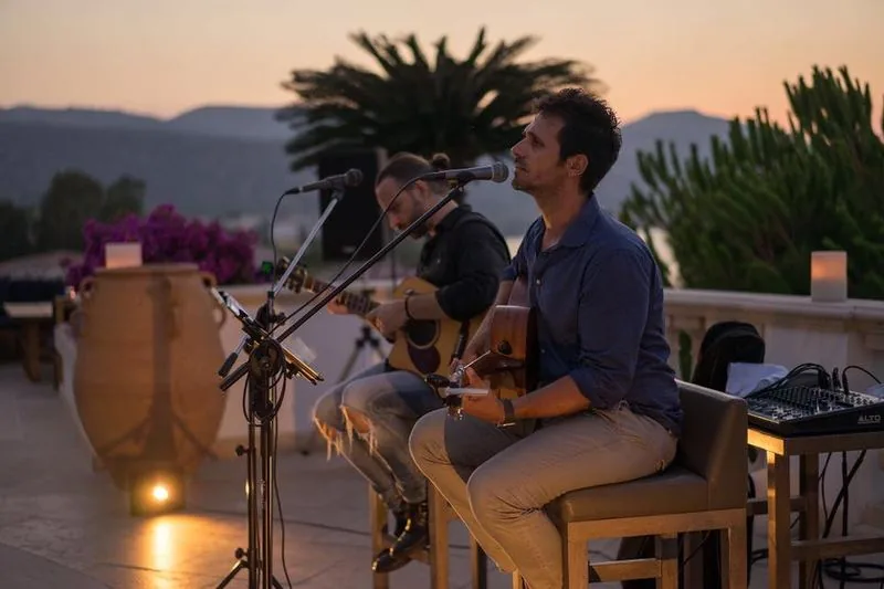 Duo guitar sunset terrace Anassa performance